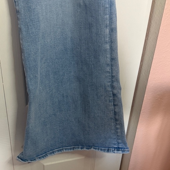American Eagle Outfitters Light Blue Curvy Super High Rise Flare Jeans size 18S - Picture 4 of 10